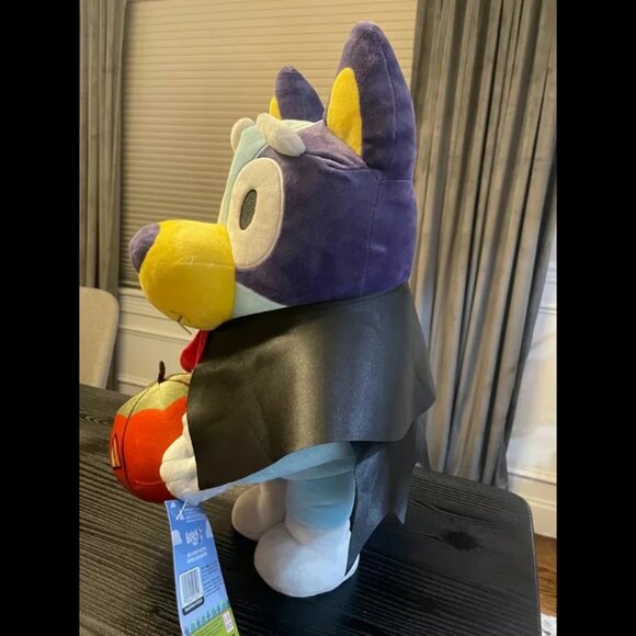 Bluey Gemmy 18.5” Greeter Halloween Vampire With Pumpkin Brand New With Tags - Picture 4 of 5